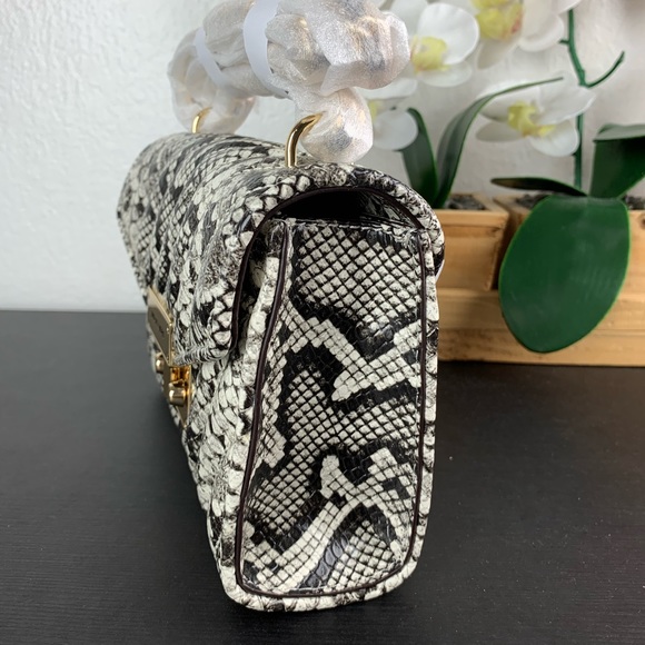 Michael Kors Rose SM Shoulder Crossbody - Picture 3 of 10